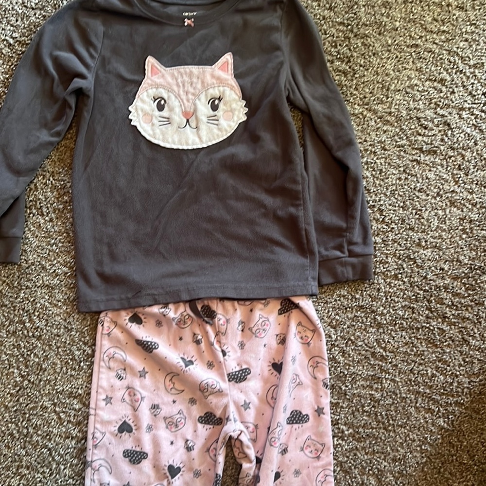 Carters girl’s pajamas size 6